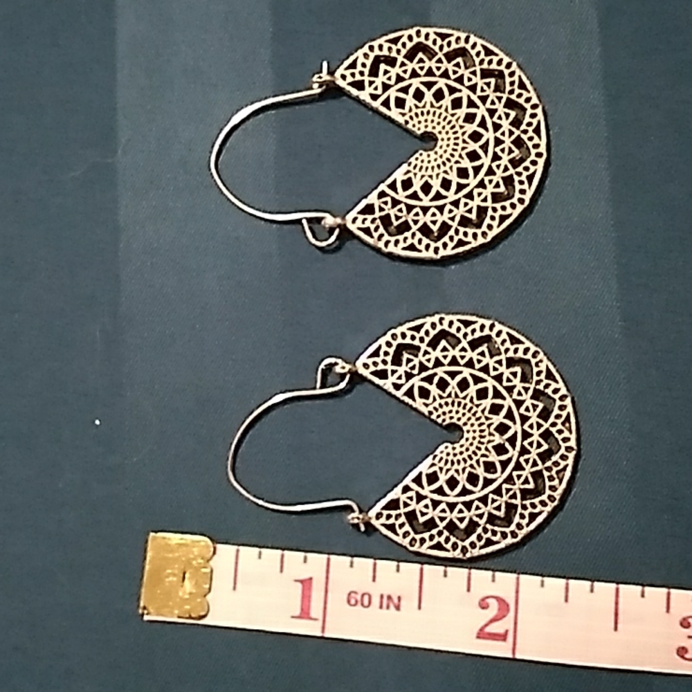 Silver metal earrings open design